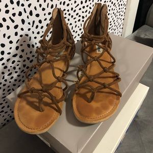 Strap brown sandals